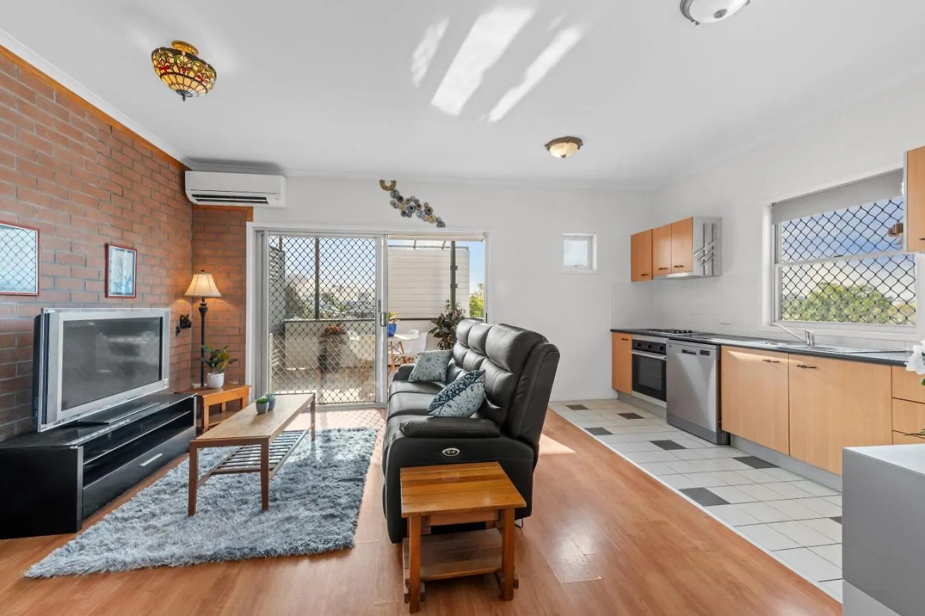 Park The Car & Explore Brisbane By Custom Bnb Hosting